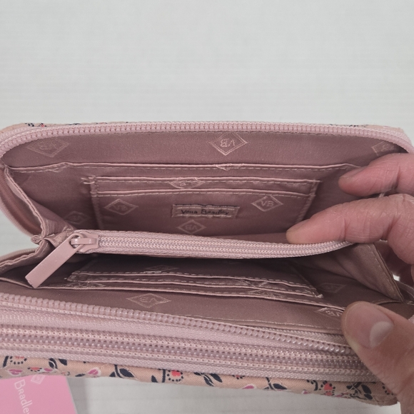 Vera Bradley | RFID All in One Crossbody | Felicity Paisley Pink - Picture 9 of 12